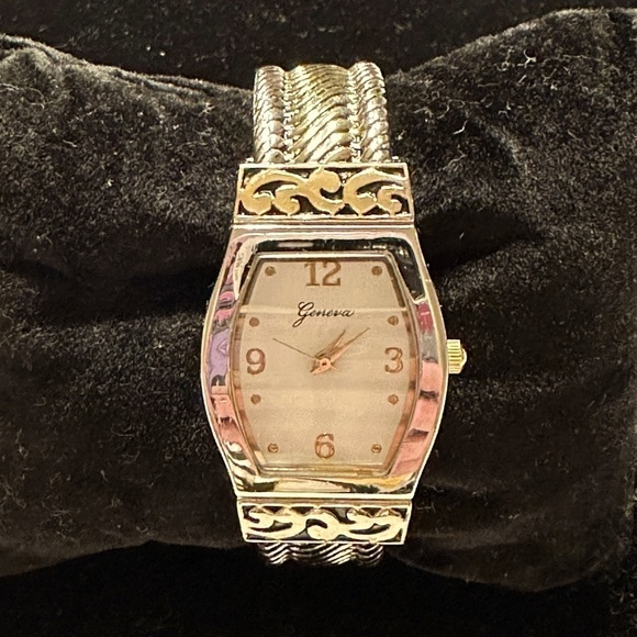 Vintage Women’s Fashion Watch - Picture 3 of 3